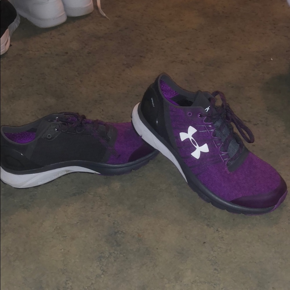 Women’s Under Armour charged bandit shoe!